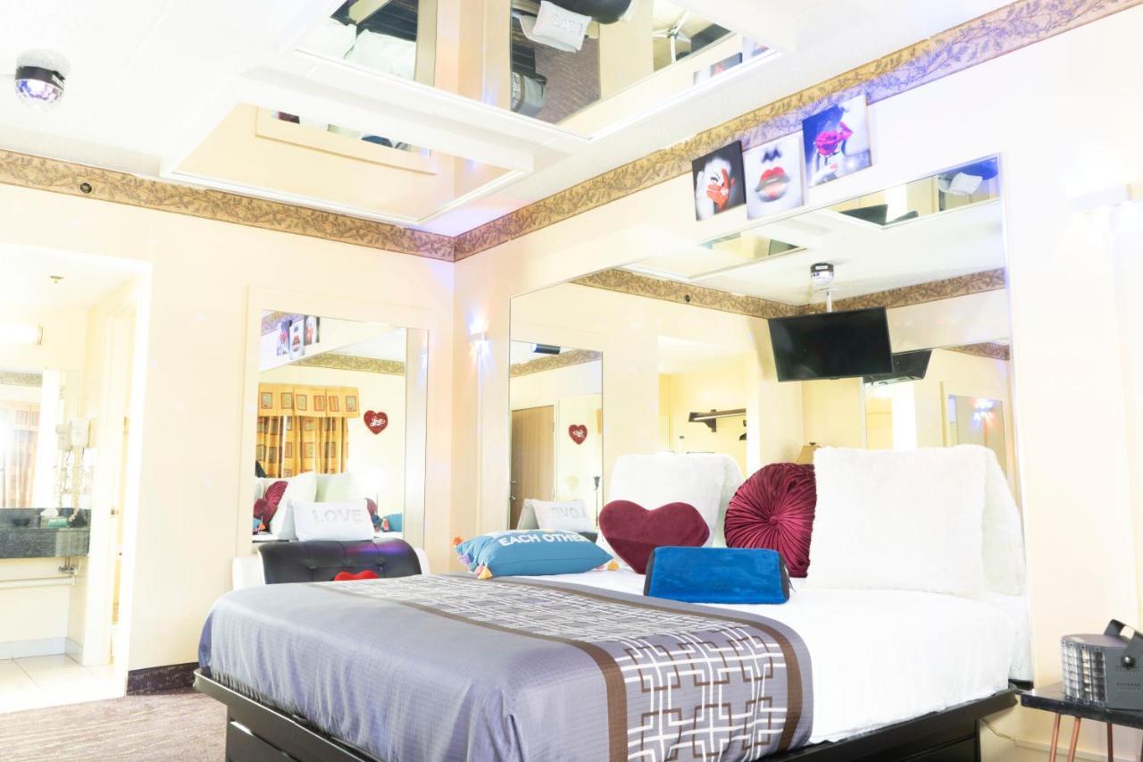 Luxe Romantic Suites Dolton Exterior foto