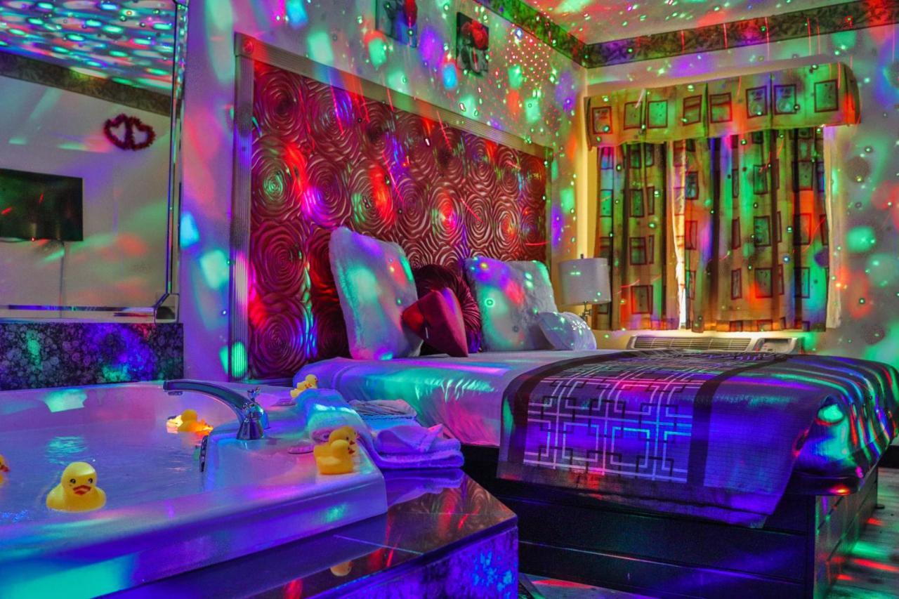 Luxe Romantic Suites Dolton Exterior foto