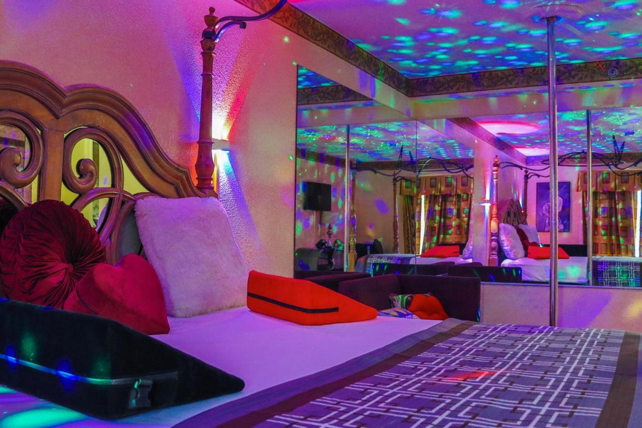 Luxe Romantic Suites Dolton Exterior foto